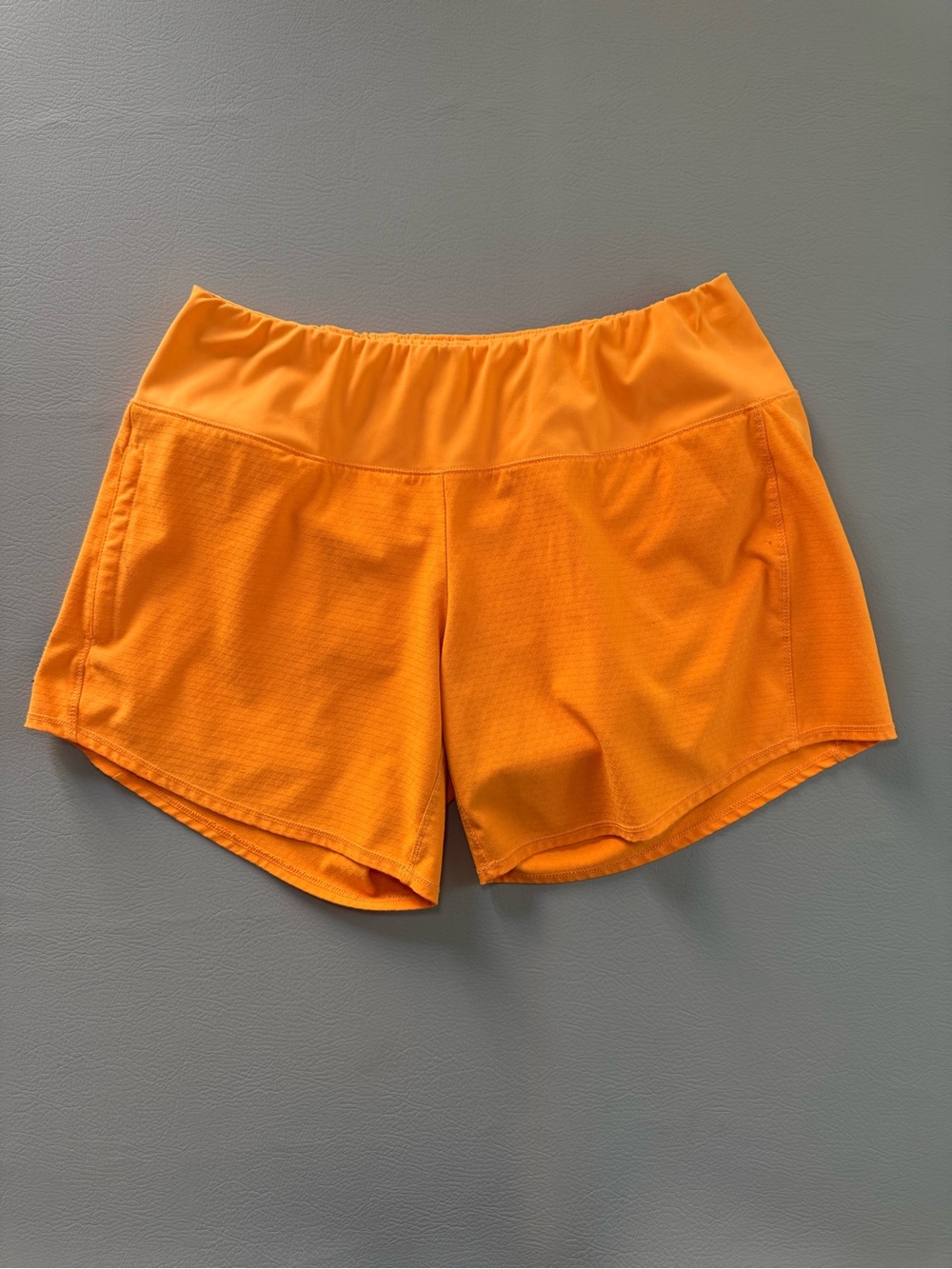Oiselle Women's Orange Running Workout Shorts size 6 - stains & wear w/ liner